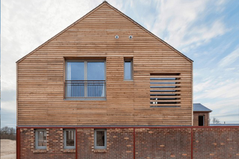 Decoração da fachada de casas de madeira oferece uma oportunidade de criar um estilo moderno, onde a madeira é símbolo de luxo.