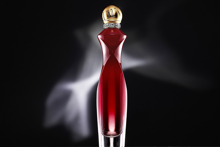Eau de Parfum Divine Exclusive da Oriflame: ficámos rendidos à classe de uma fragrância cativante